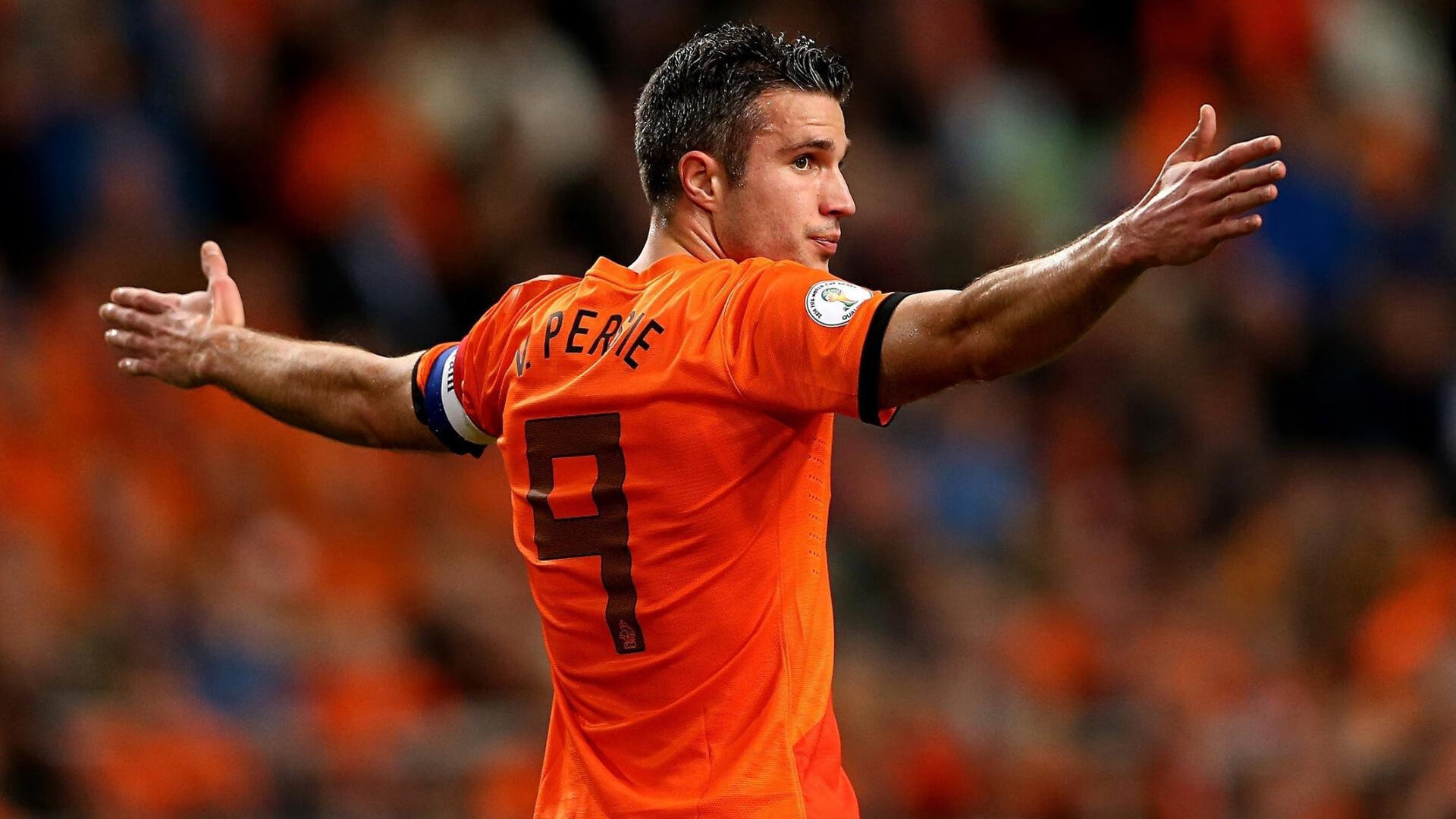 边裁是否应使用更多智能设备辅助判罚，边裁和裁判是什么关系